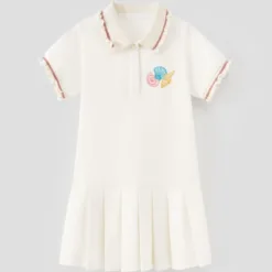 Girls' short-sleeved pleated polo dress with scalloped embroidery Rabity 950.073